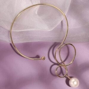 Artistic Gold Necklace with Pearl Accent